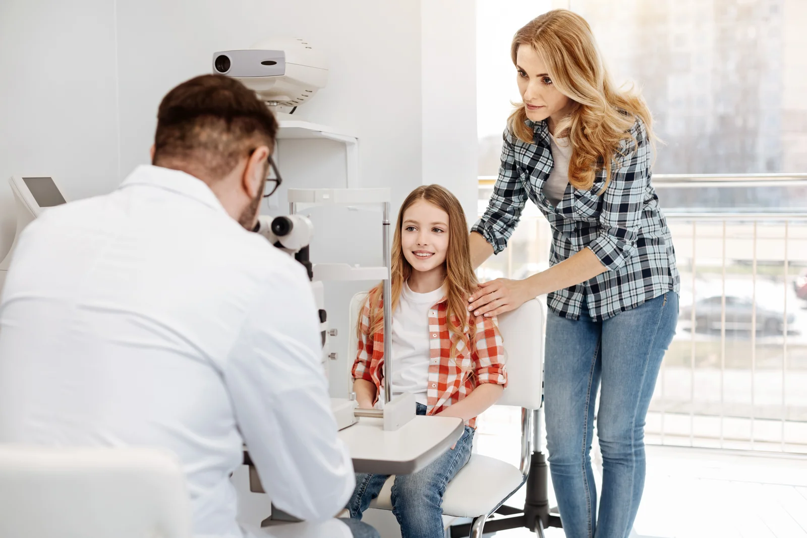 Why Summer Is the Best Time to Schedule Eye Exams for the Whole Family