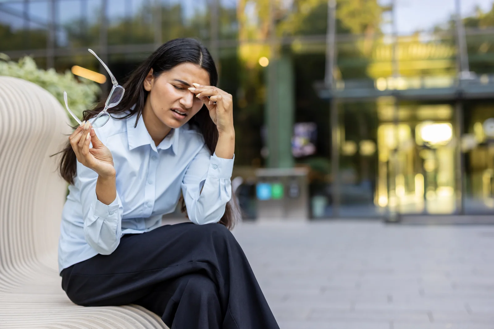 Why Are Your Eyes Burning This Fall? Managing Autumn Allergies & Lake Erie Wind in Rocky River, OH