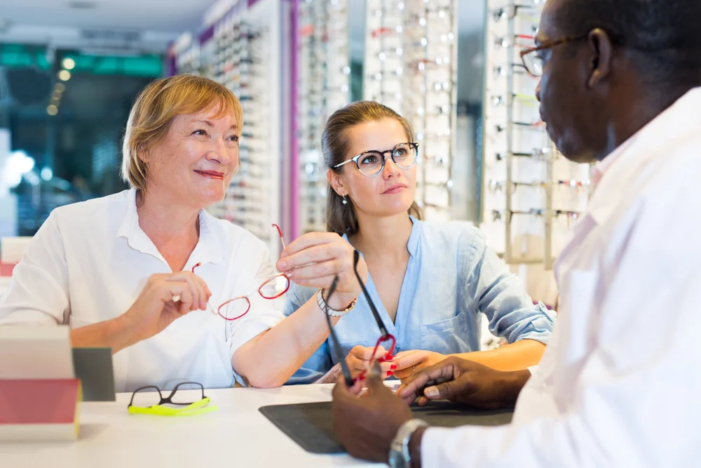 Selecting the Right Lenses and Frames: How Your Optometrist Helps You Navigate Options